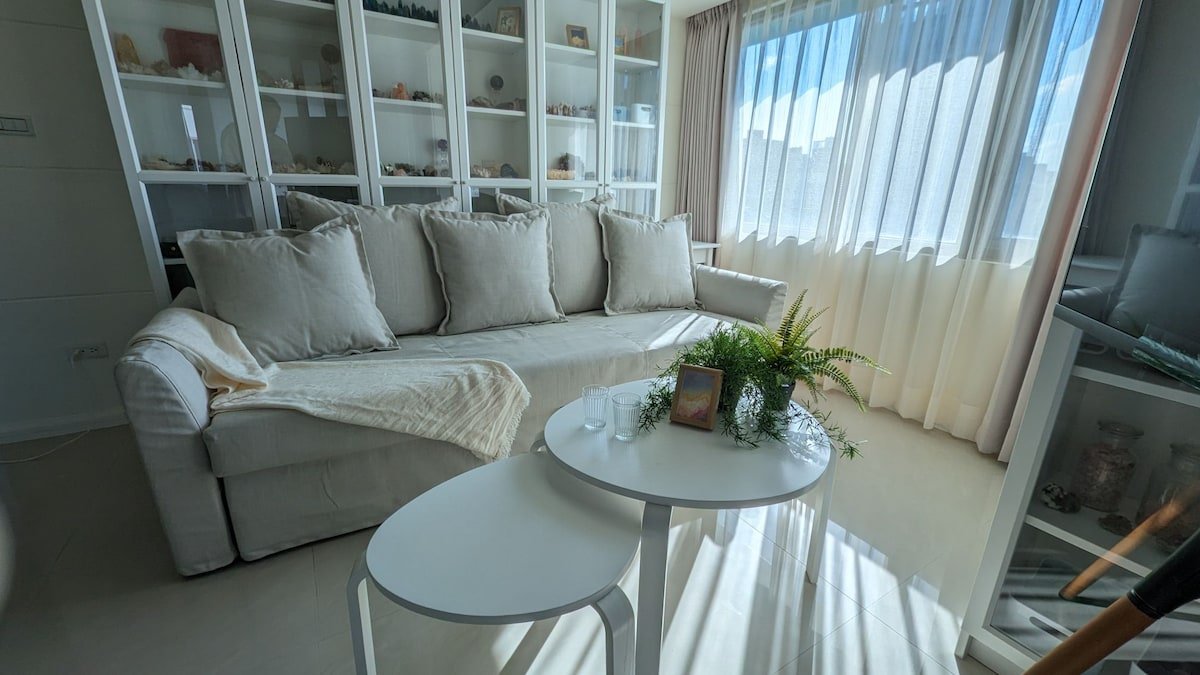 Stylish Elevator 3BR near Daan Park | For Families gallery image 5