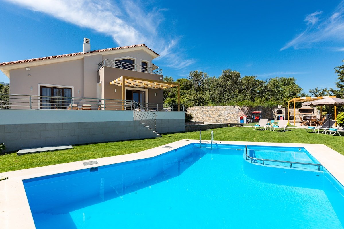 Anatoli Villa, a Retreat with Private Pool & BBQ gallery image 2