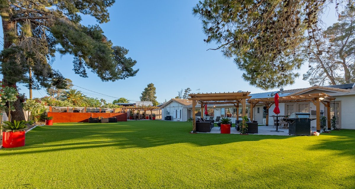 Vegas 7BR Retreat Once Home to a Magician gallery image 2