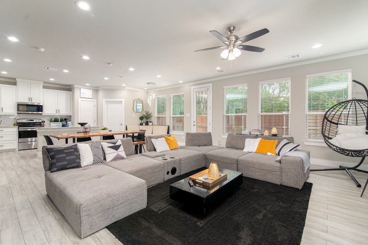 Dallas Luxury 4BR New Build Great For Large Groups gallery image 3