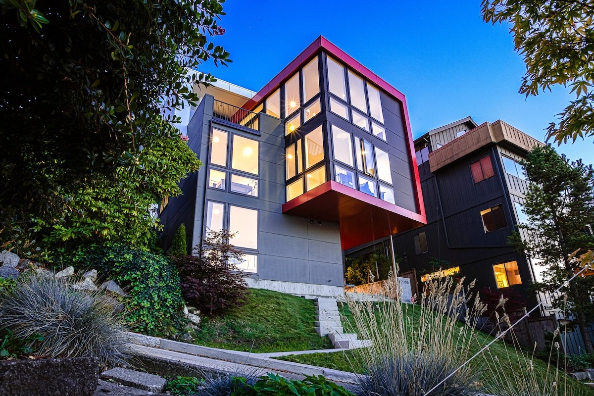 Seattle Beach House w/ Ocean & Olympic Mtn Views gallery image 3