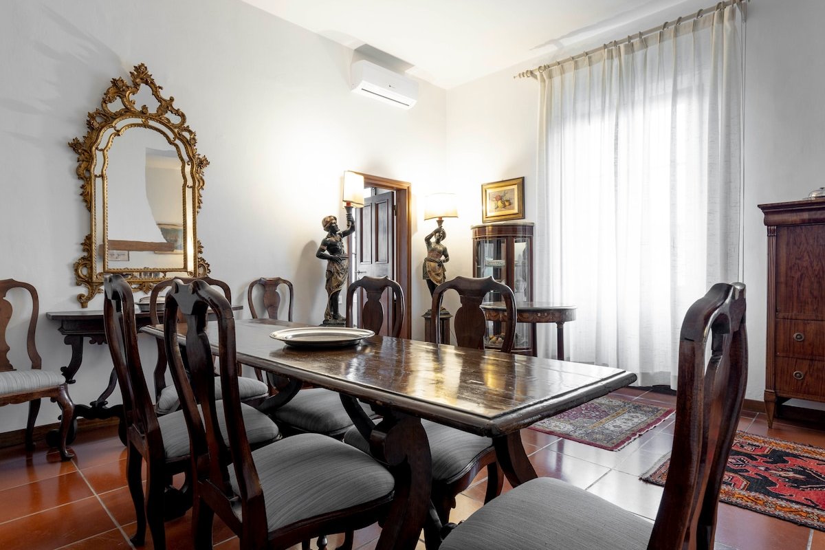 Palazzo Cecchi Florentine Apartment gallery image 4