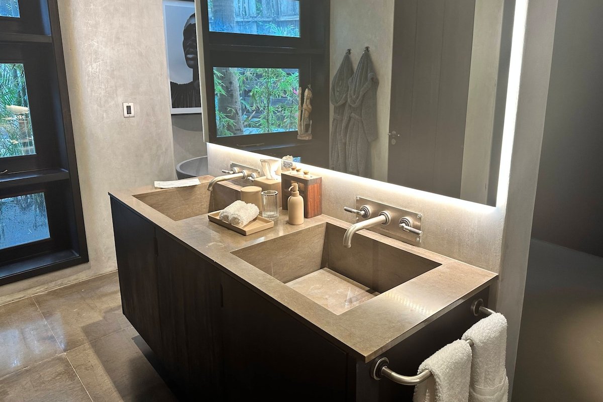 Abrazos Luxury Belize Resort 6-Suite Beachfront gallery image 3