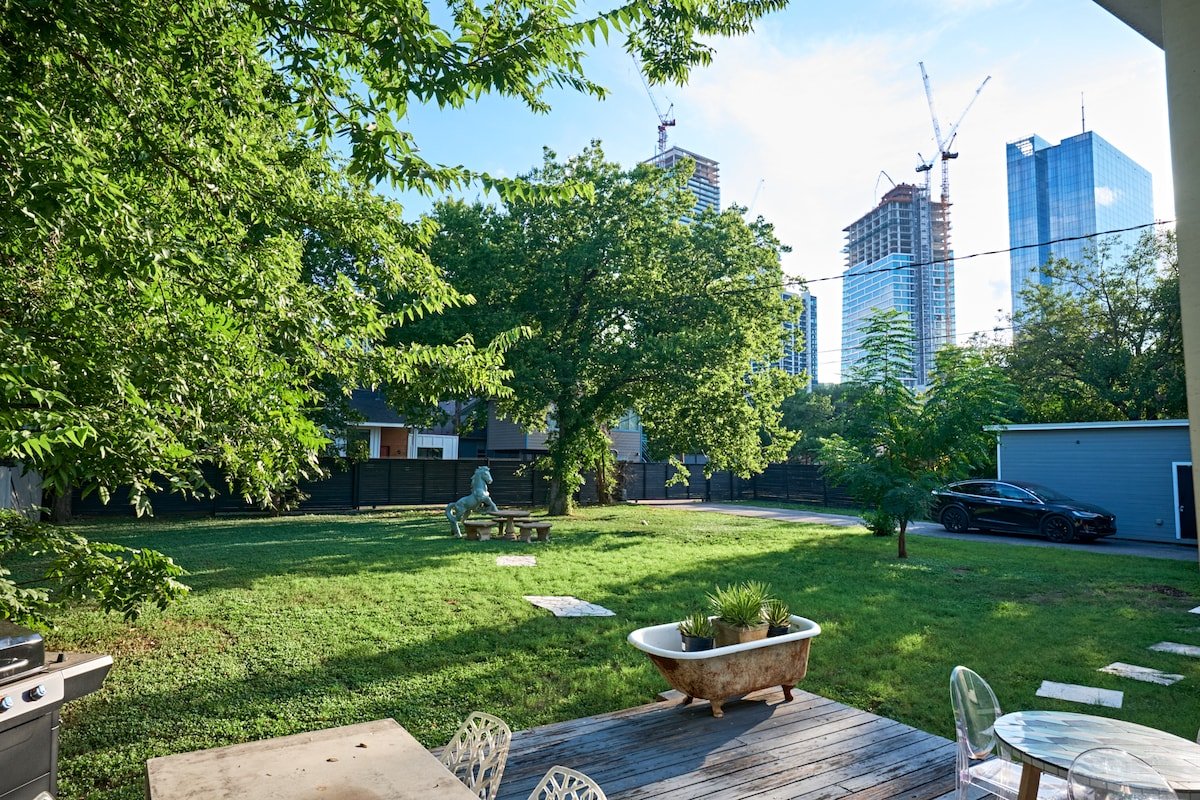 Grand Luxury Estate Downtown gallery image 5