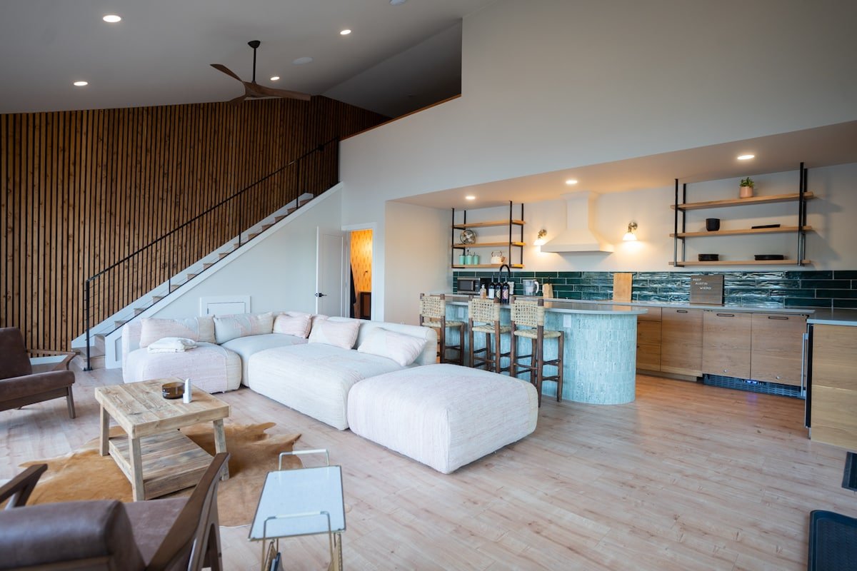 Lakeside Cabin + Pickleball gallery image 4