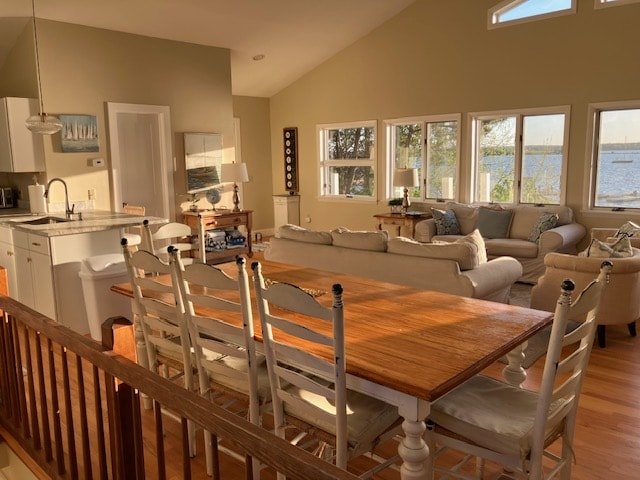 Jamestown Waterfront 4 BR Home gallery image 4