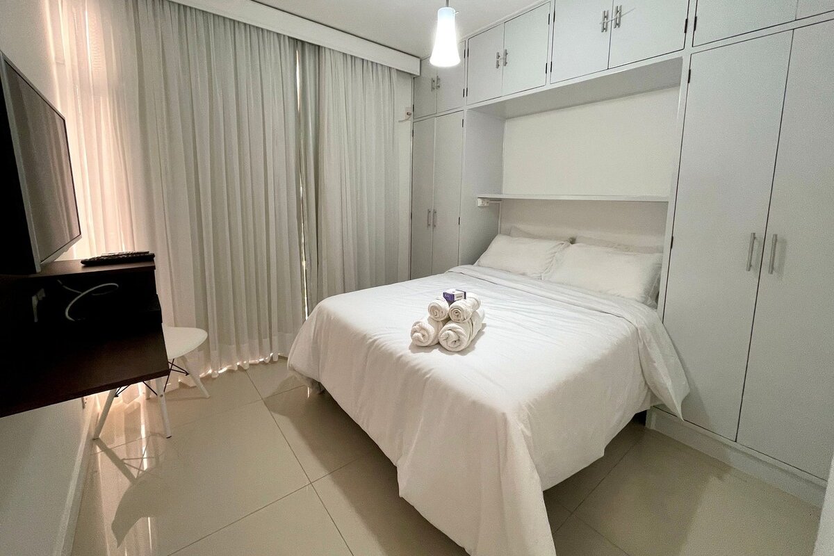 Spacious and close to Leblon beach! gallery image 5