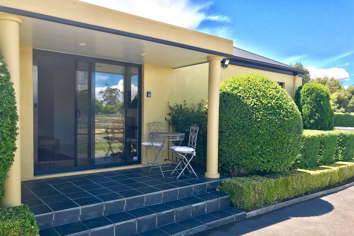 Relbia Retreat Stunning setting mins to Launceston gallery image 2