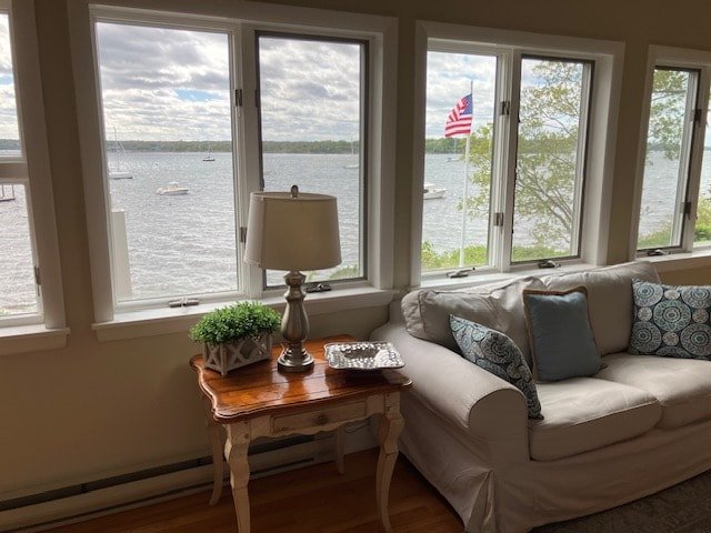 Jamestown Waterfront 4 BR Home gallery image 2