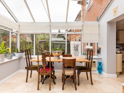 Room in Airy 🏡 access RHS Bridgewater Manchester