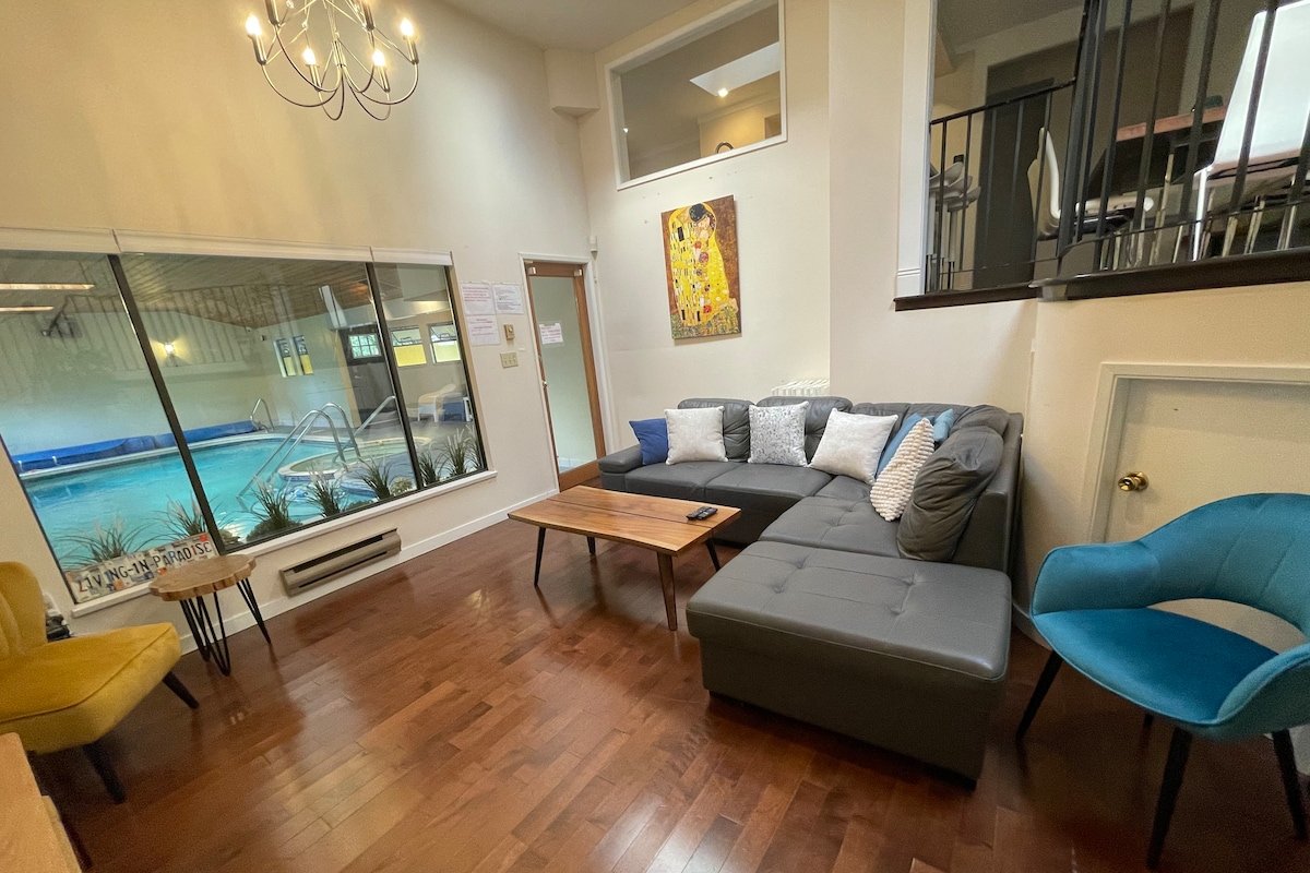 Amazing Pool Home-8 Min to Downtown /Free Parking gallery image 3