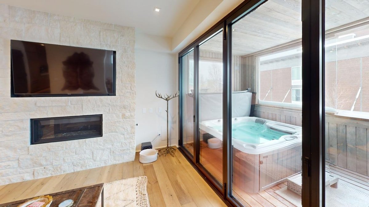 Snowy Sanctuary | Walk to Town + Hot Tub gallery image 4