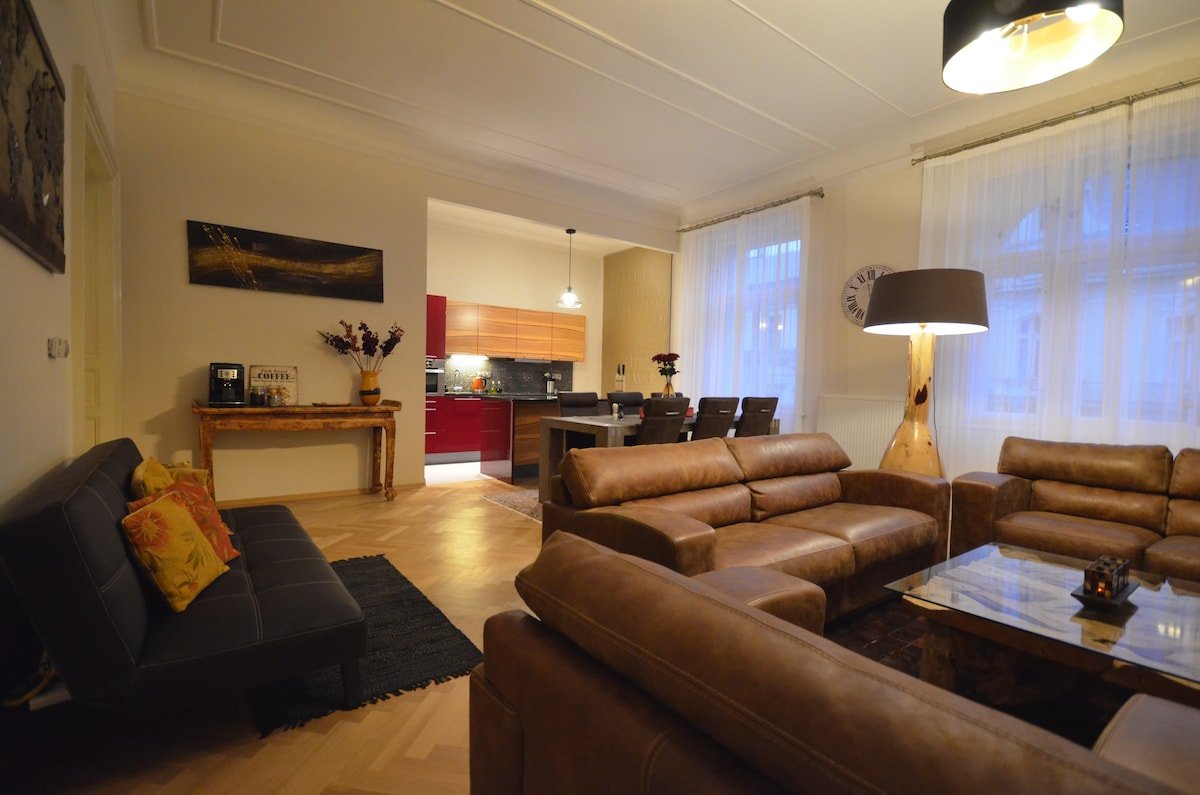 Grand Luxury – Collection Kozi – Old Town Square gallery image 5