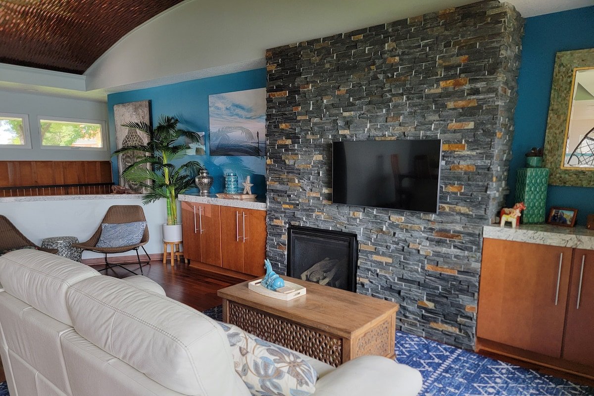 Lake Waconia meets Hawaiian style! EV2 charger gallery image 3