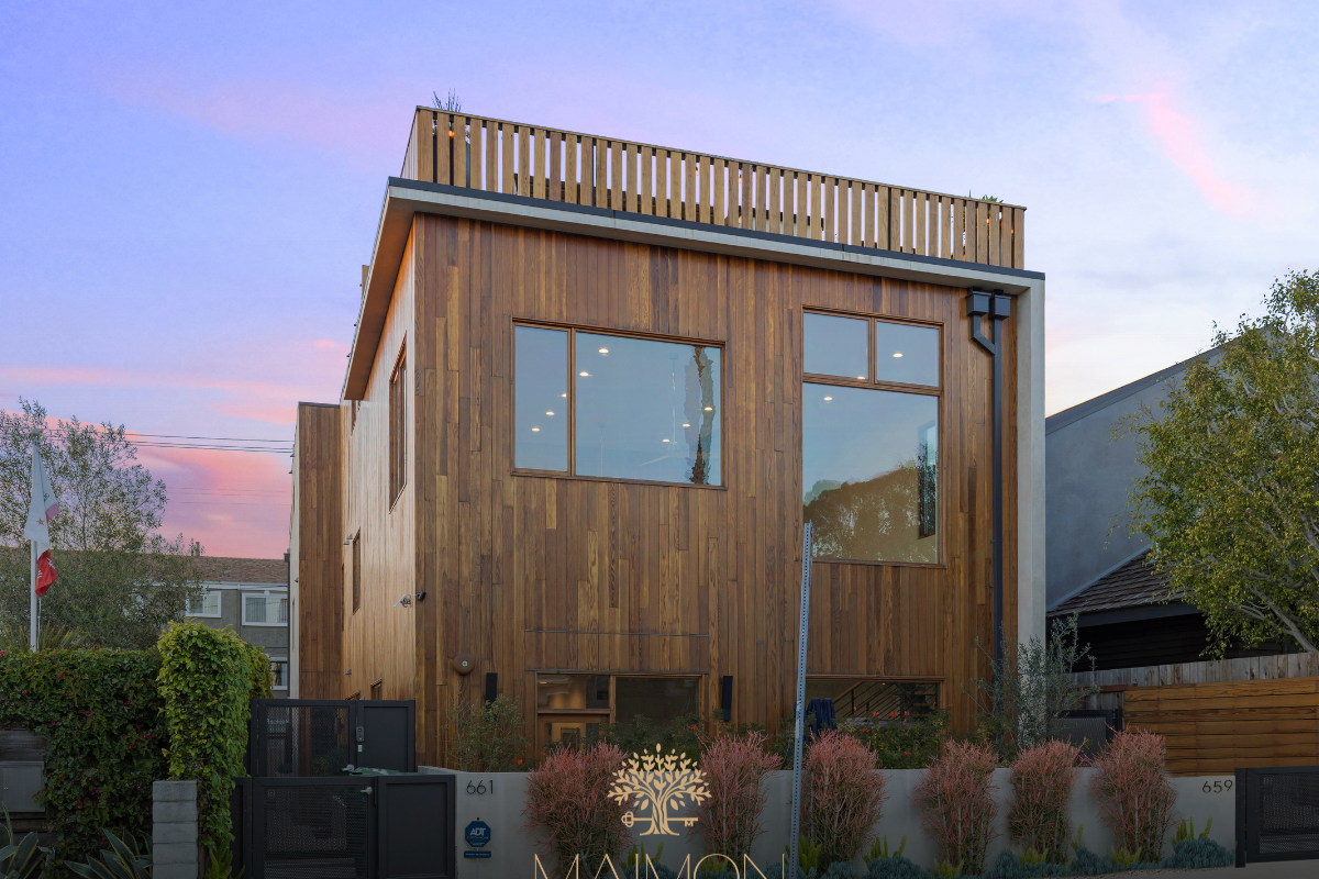 Breathtaking Beach Villa in the Heart of Venice