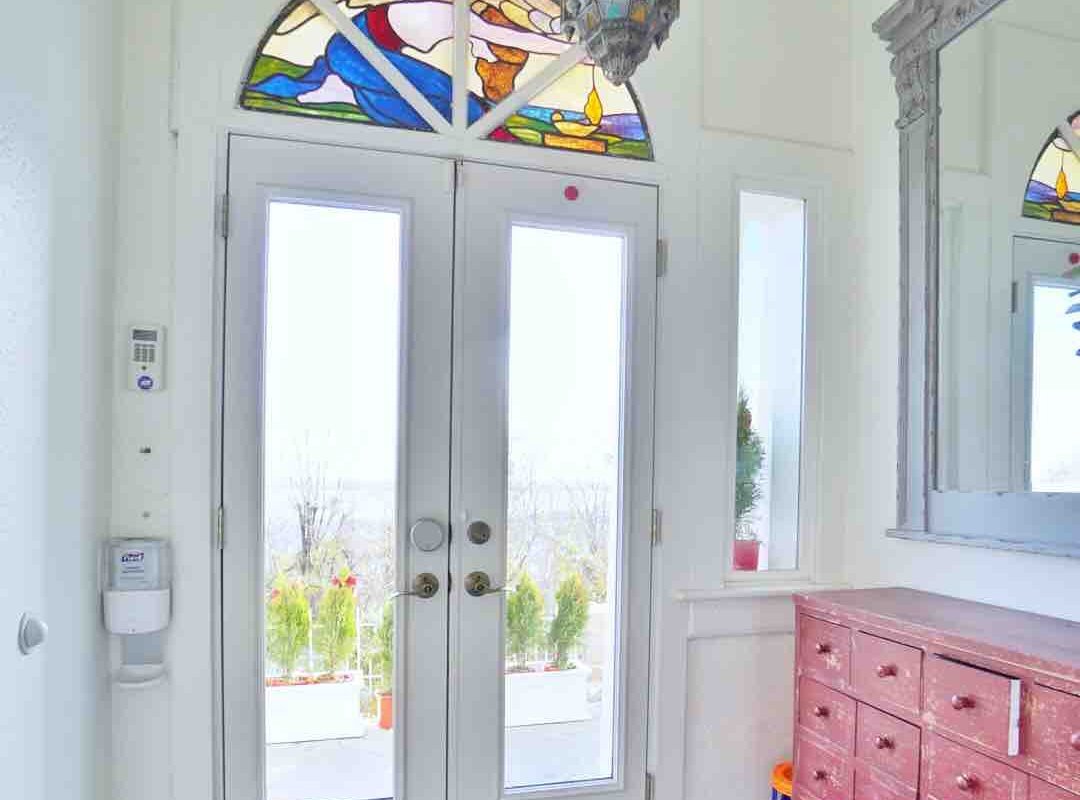 Private NYC castle on the hill with amazing views. gallery image 4