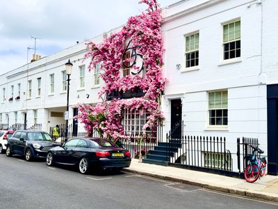 3 bedroom house behind Harrods