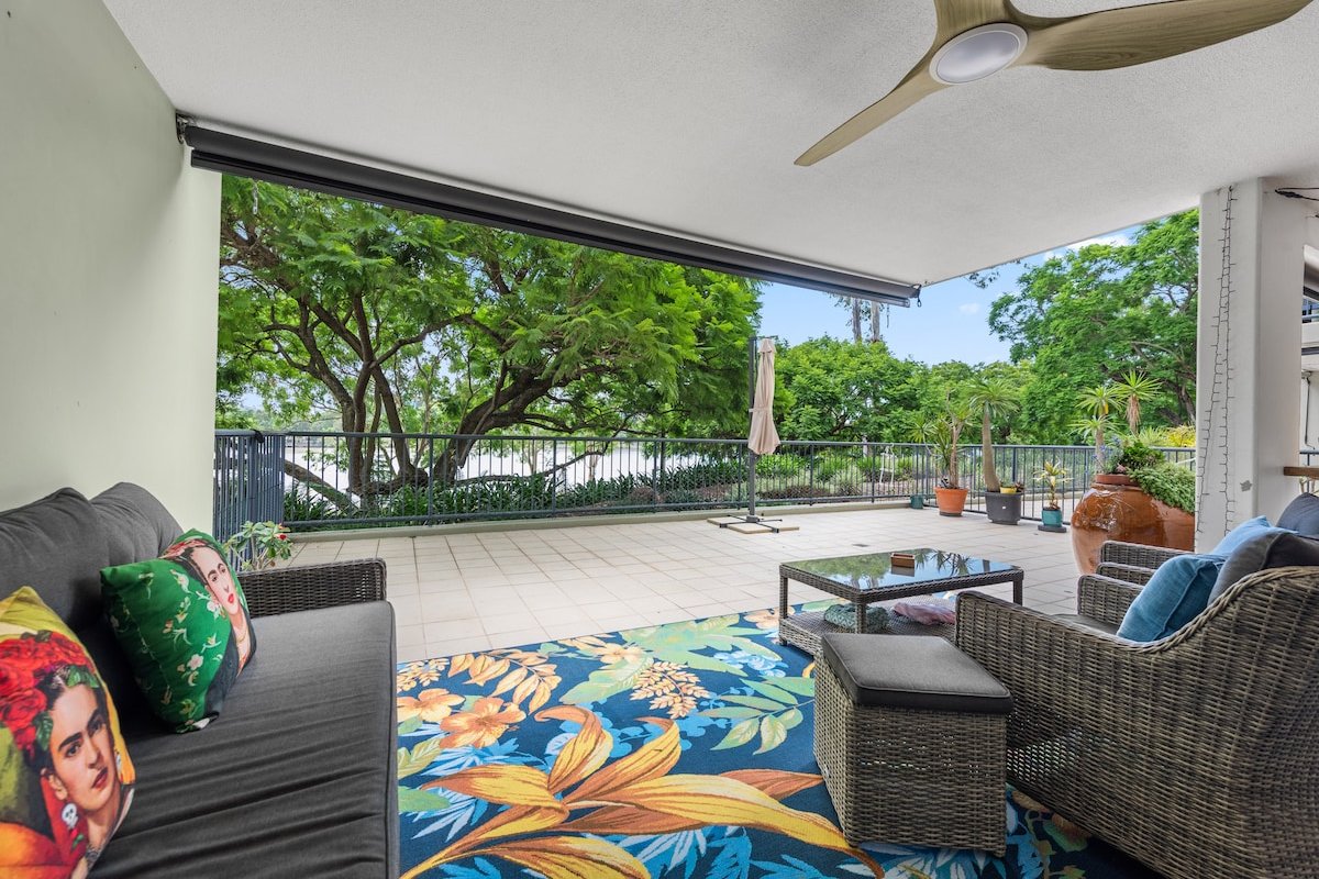 Luxury Riverfront! 2Bed/2Bath/2Car ~ West End gallery image 3