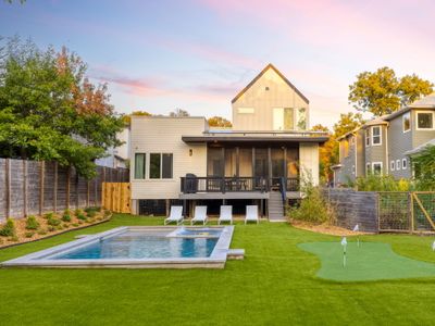 5BR Downtown Pool & Hot Tub Oasis