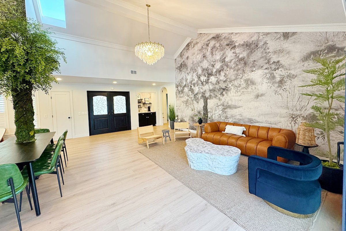 Stunning Design House with POOL near Disneyland! gallery image 4