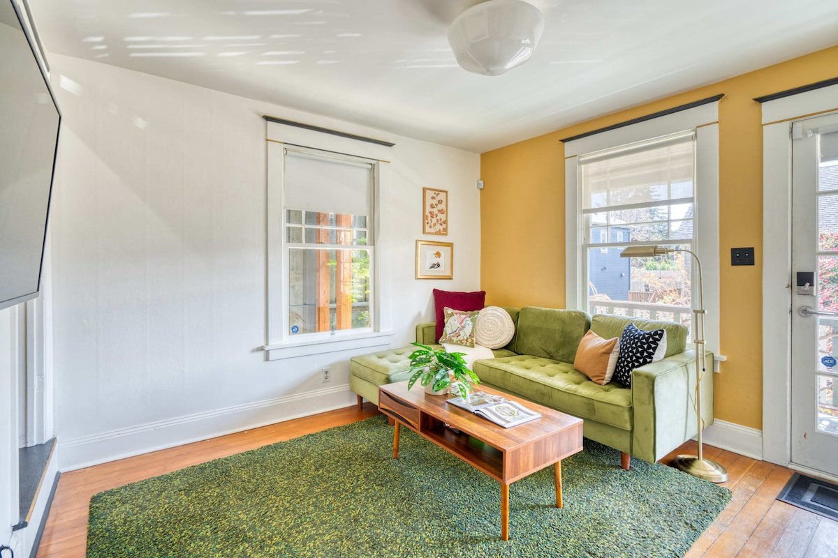 4BR Portland Stay | Walkable • Unique • Fun gallery image 3