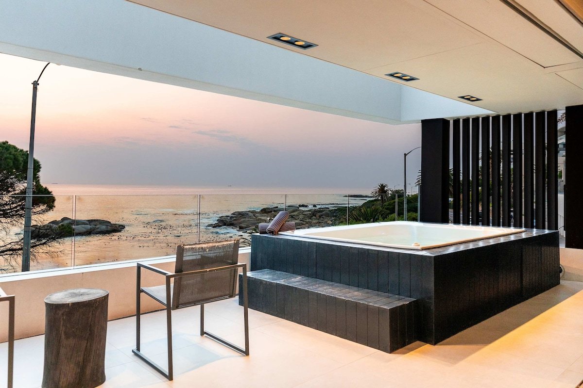 Amashe – Luxury Apartment with jacuzzi & sea views gallery image 4