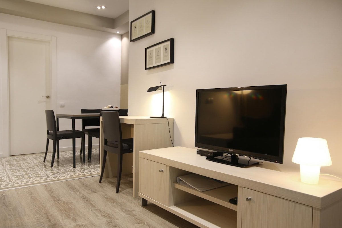 Sagrada Familia Apartment 32 gallery image 4