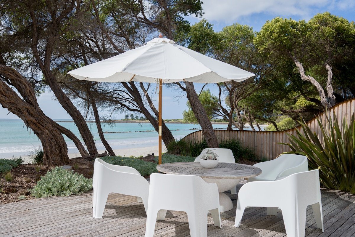 The Cove Beach Front Luxury House gallery image 2