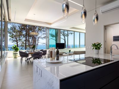 NEW Luxurious Retreat With Ocean & Mountain Views