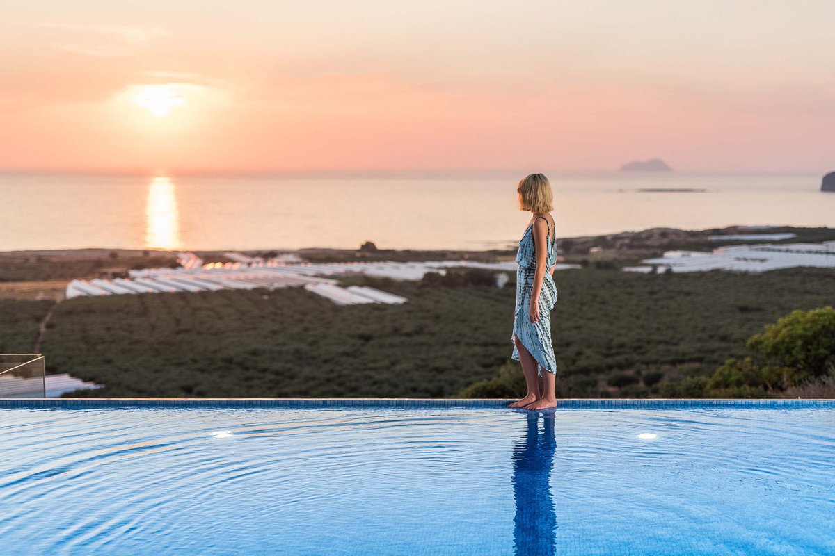 Villa Elpida I Sea view & heated* pool!