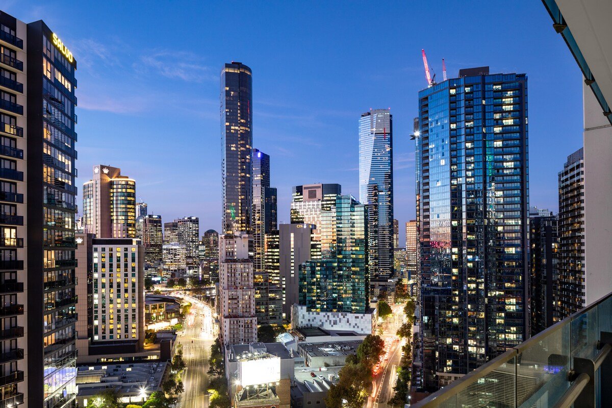 HUGE SAVE!FACE CROWN CASINO!CLOSE EVERYTHING!FREE gallery image 3