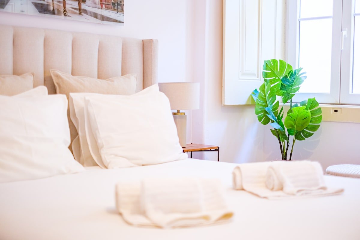 Principe Real Deluxe 3-Bedroom Apartment gallery image 2