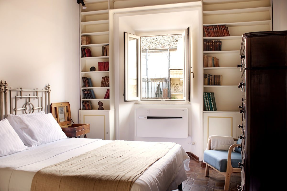 Trevikite: marvelous house at the Trevi Fountain gallery image 3