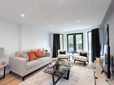 Beautiful 2BD Apartment near Kensington