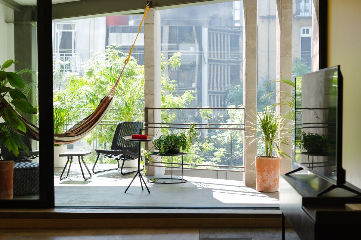 Discover Roma | 2BR | Balcony