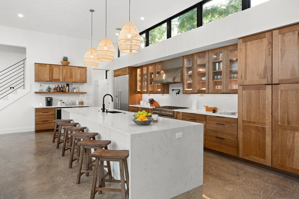 Tulum Inspired Oasis – walk to ACL – Sleeps 12! gallery image 3