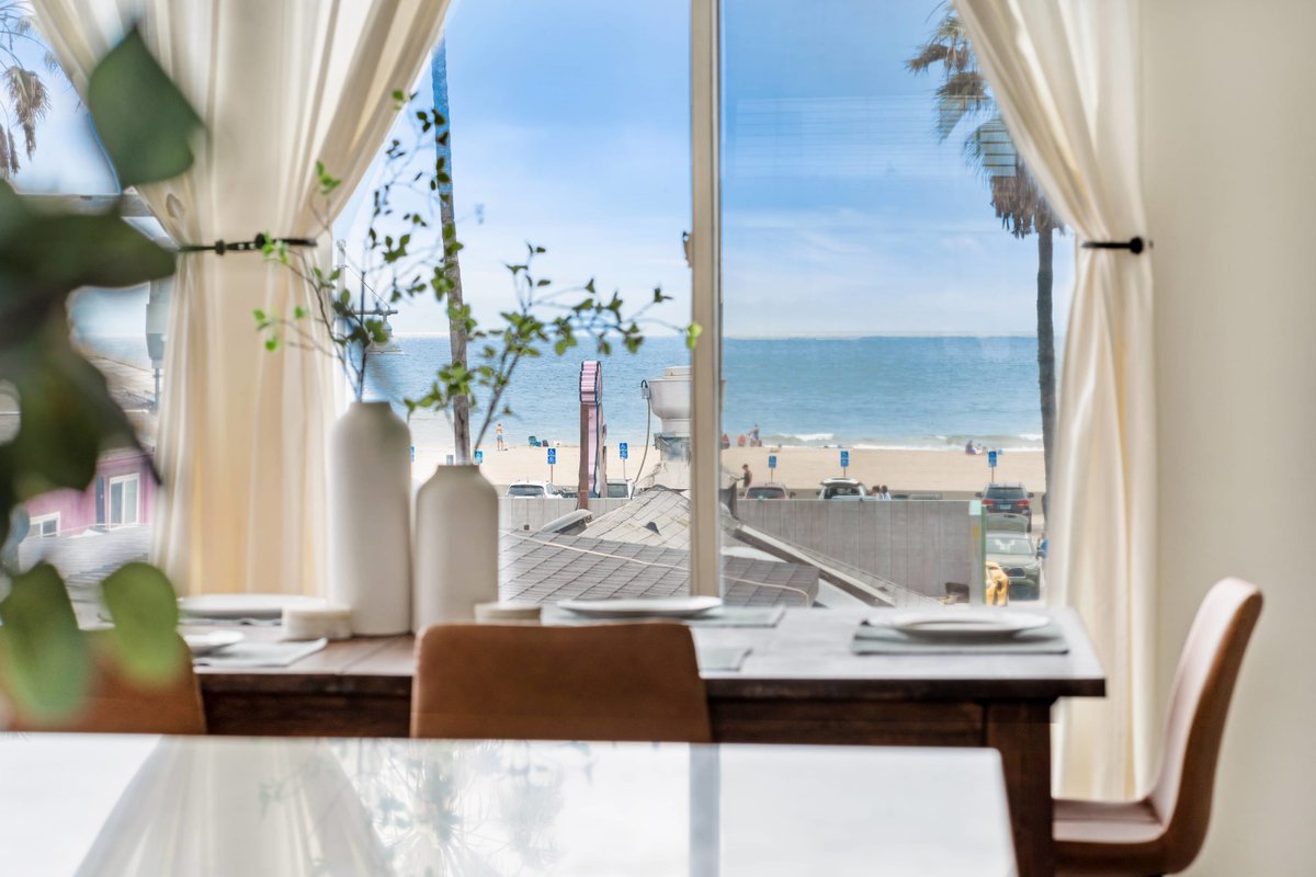 Chic Venice House | Beachfront Walk | Balcony