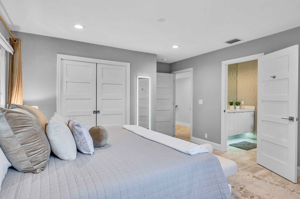 Waterfront | Walk to Beach | Palm Key gallery image 5