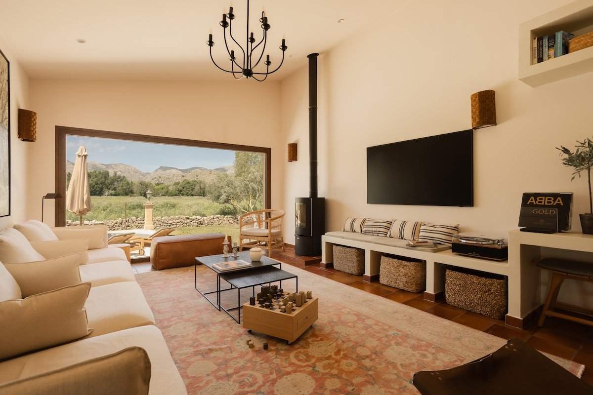 Luxury villa with heated pool, 5 min from beach gallery image 3