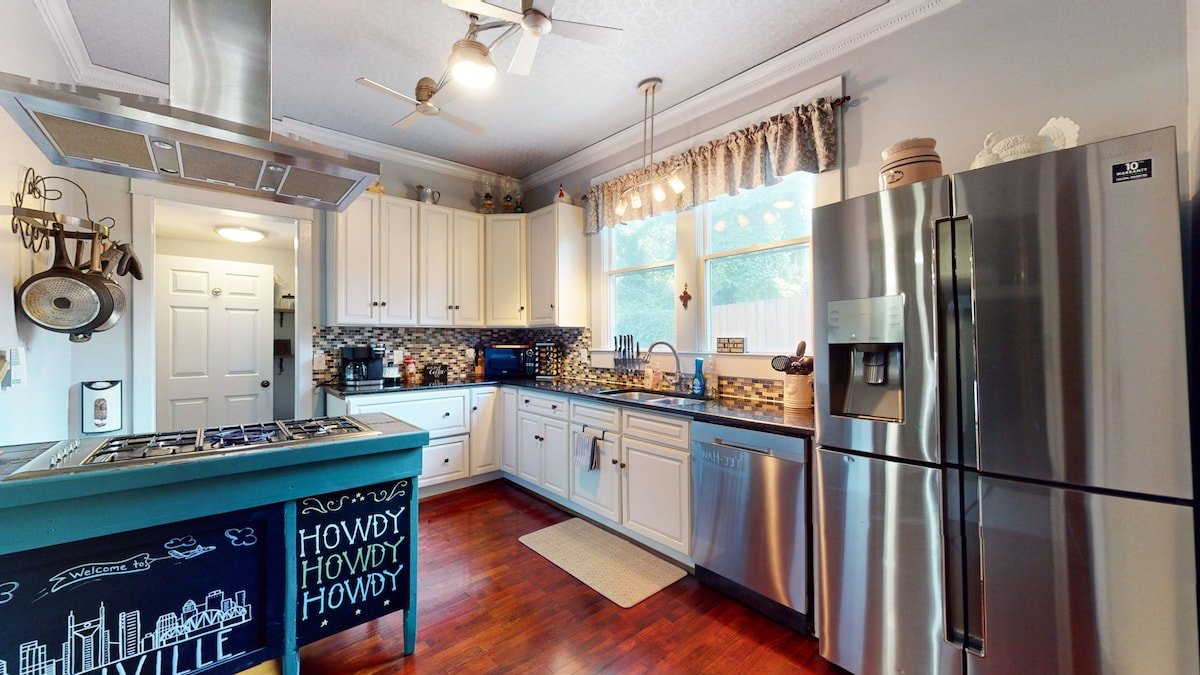 E. Nashville 5 points|Broadway |Walkable|Sleeps 12 gallery image 5