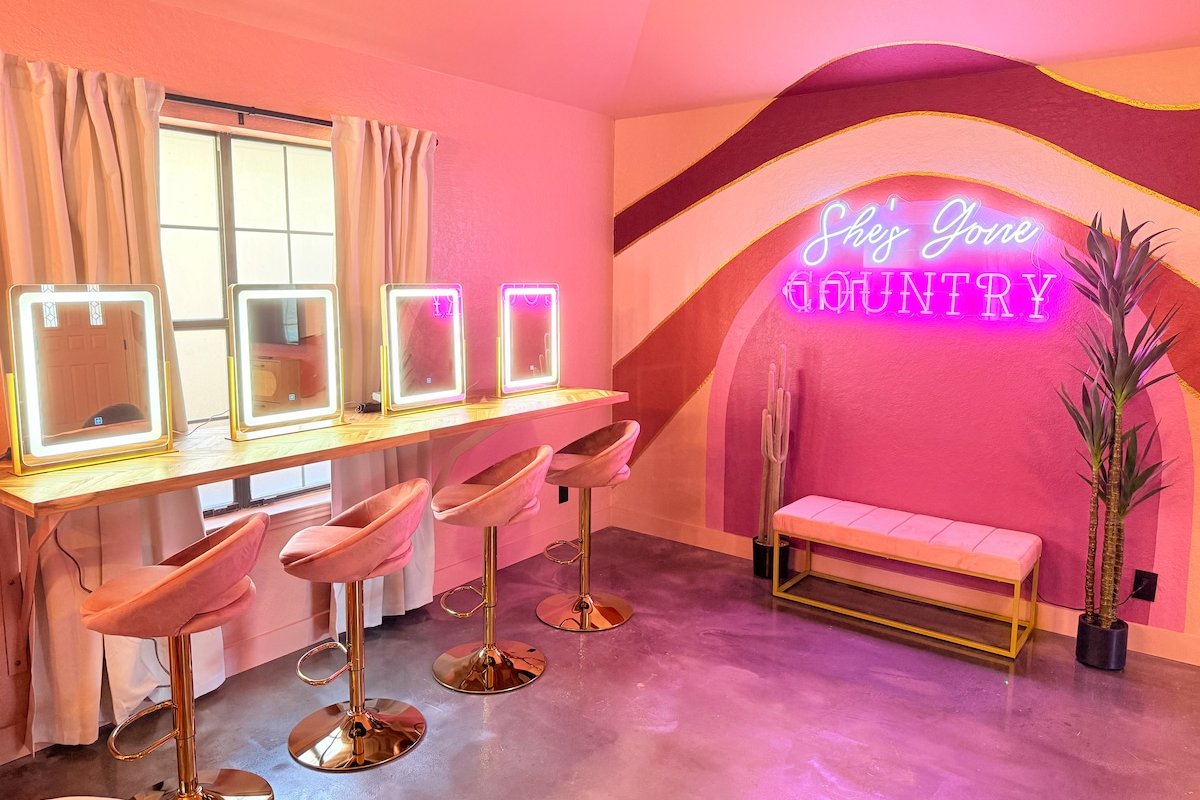 Pink Pony Club w Get Ready Stations; Near SoCo (A) gallery image 3