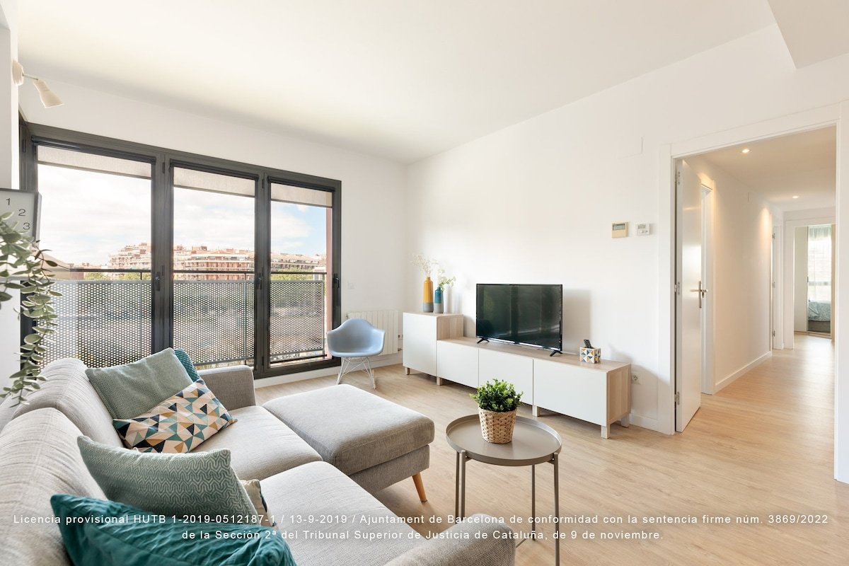 Close beach , Sagrada & city center gallery image 5