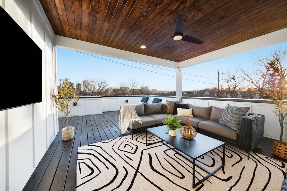 The Cowboy – Luxury Home w/ Hot Tub & Sauna! gallery image 4