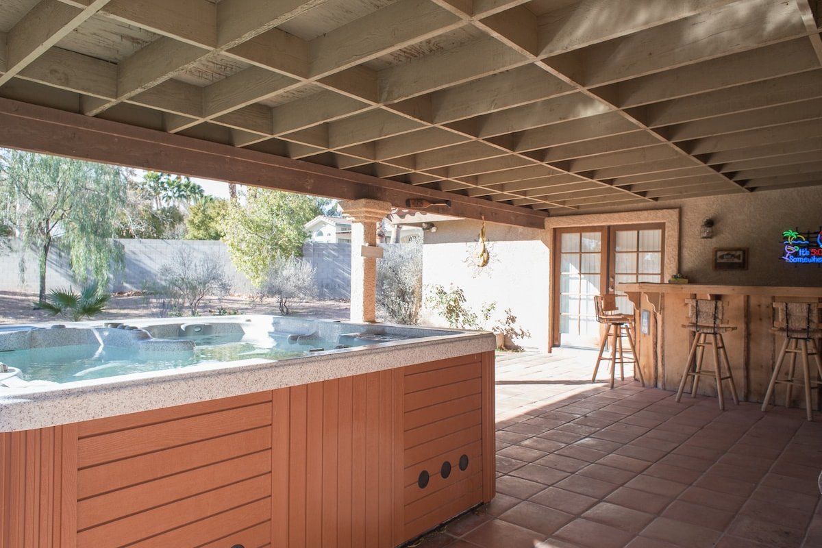 Dream Vegas home sleeps 15 private spa gallery image 5