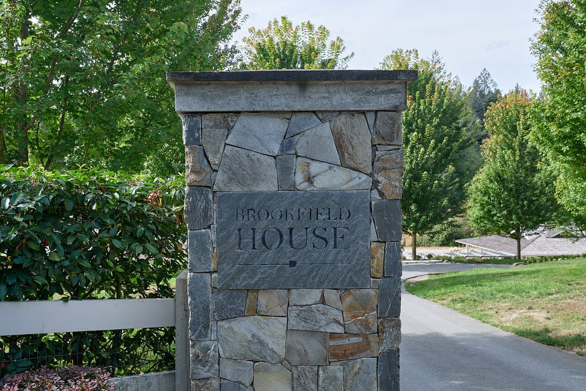 Beautiful Country home on a shared 4 acre parcel