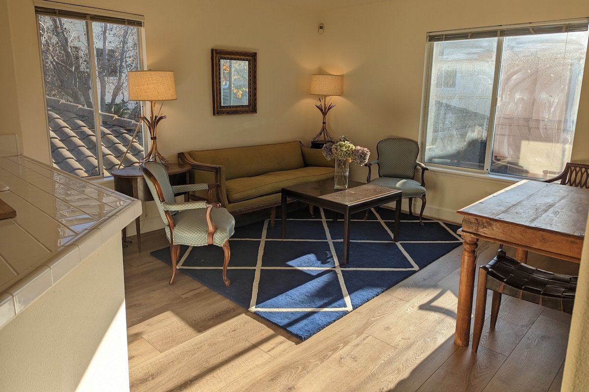 Lovely 2-Bedroom Apartment Downtown Palo Alto gallery image 2