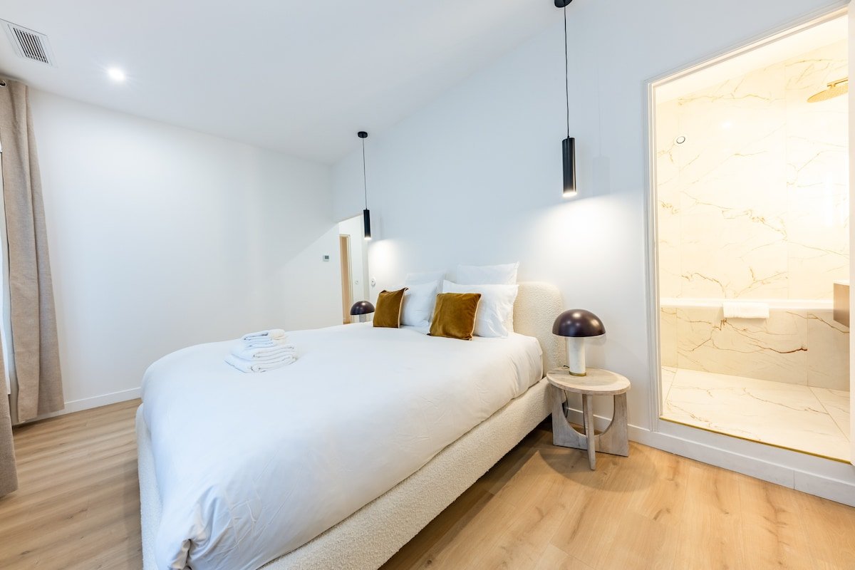 Luxury Rivoli 4 Bed 3.5 Bath by Hotel de Ville/BHV gallery image 2