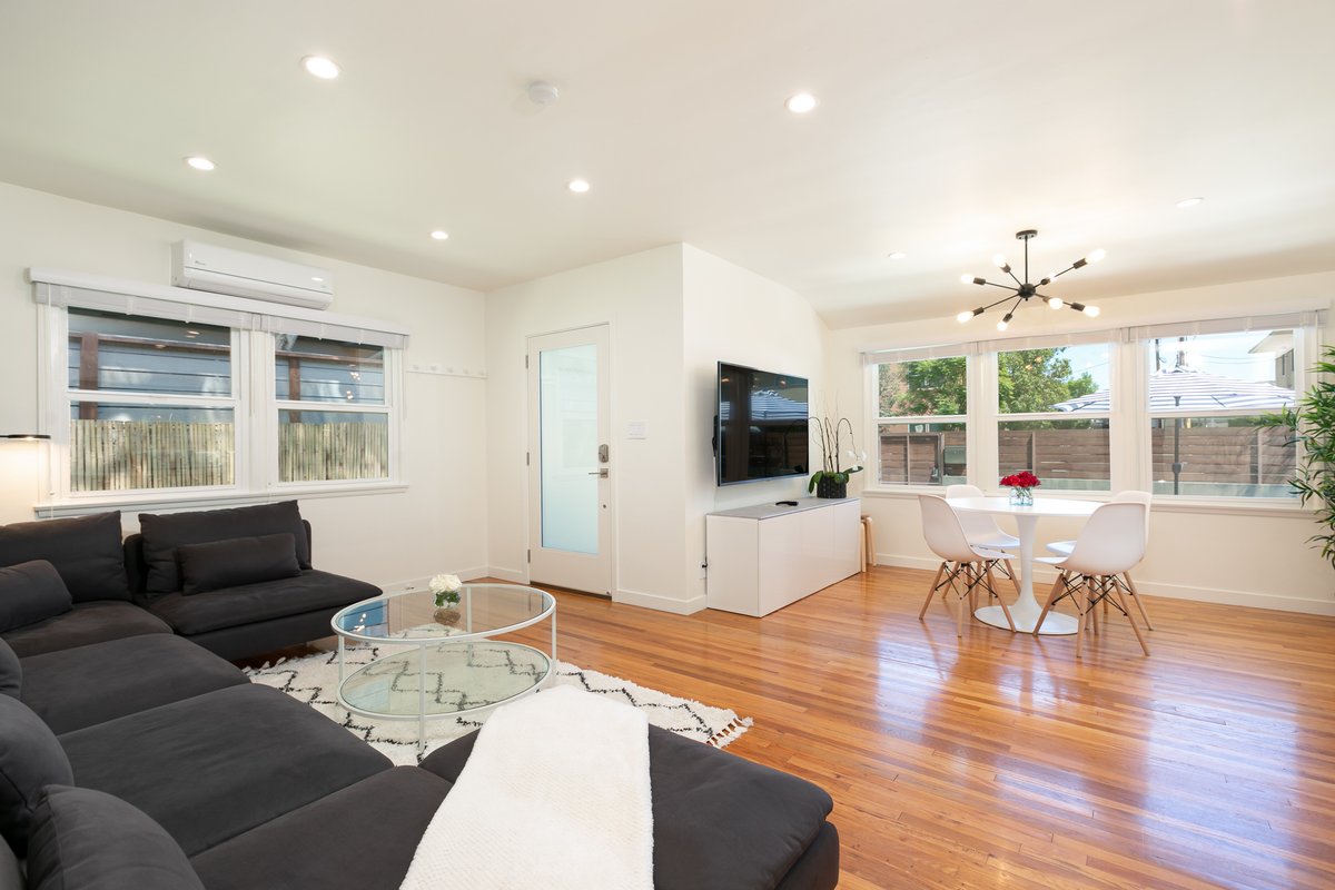 Stunning Venice Hideaway w/Private Yard & Deck!