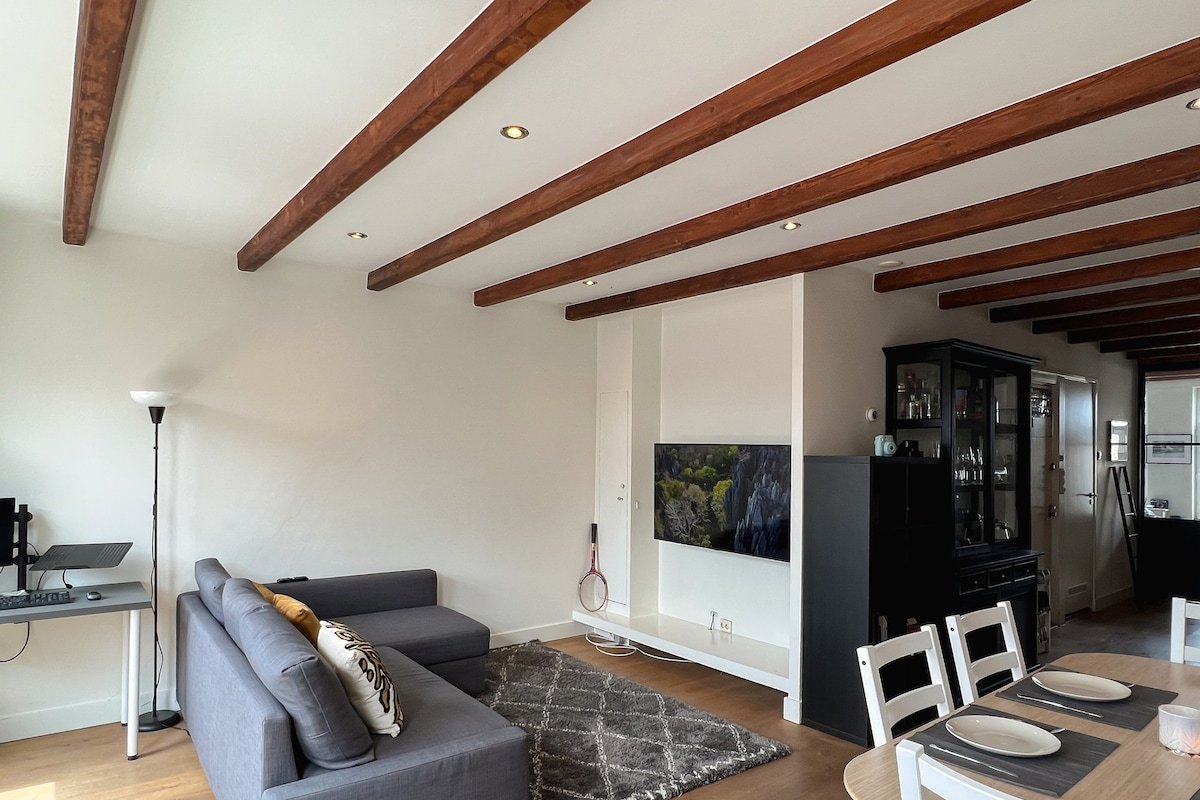 Charming 2 bedroom apartment in vibrant Jordaan gallery image 4