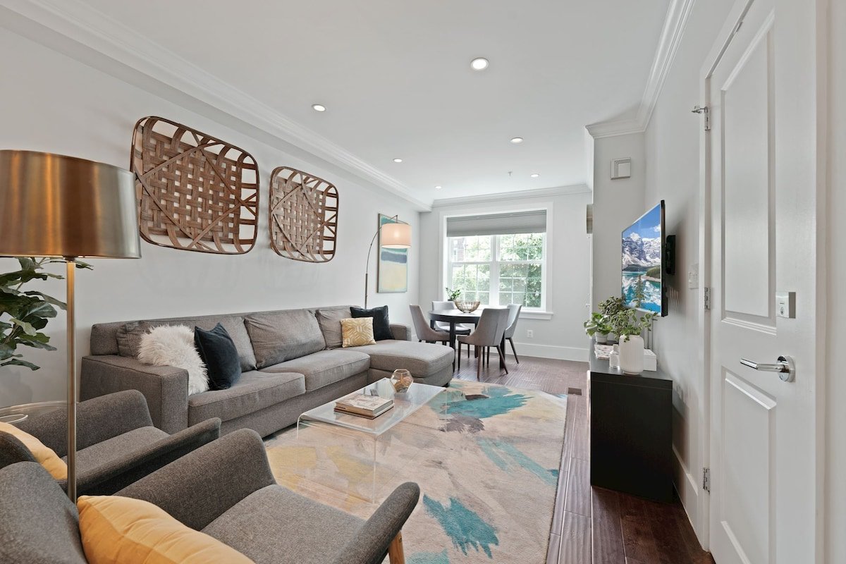 Hill East BnB – Modern Style and Comfort 3BR/3BA gallery image 2